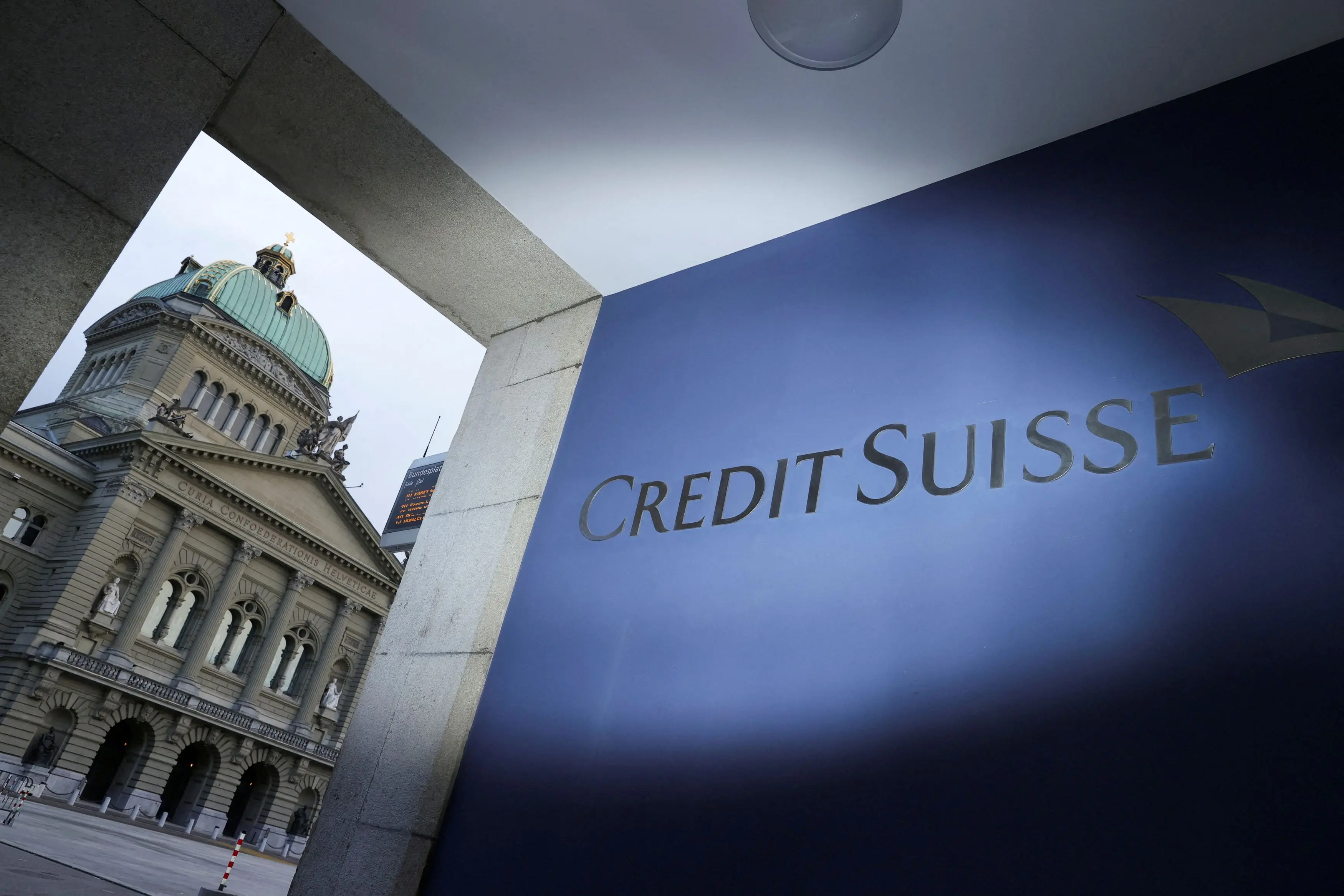Το deal της Credit Suisse - UBS δεν καθησυχάζει τις διεθνείς αγορές
