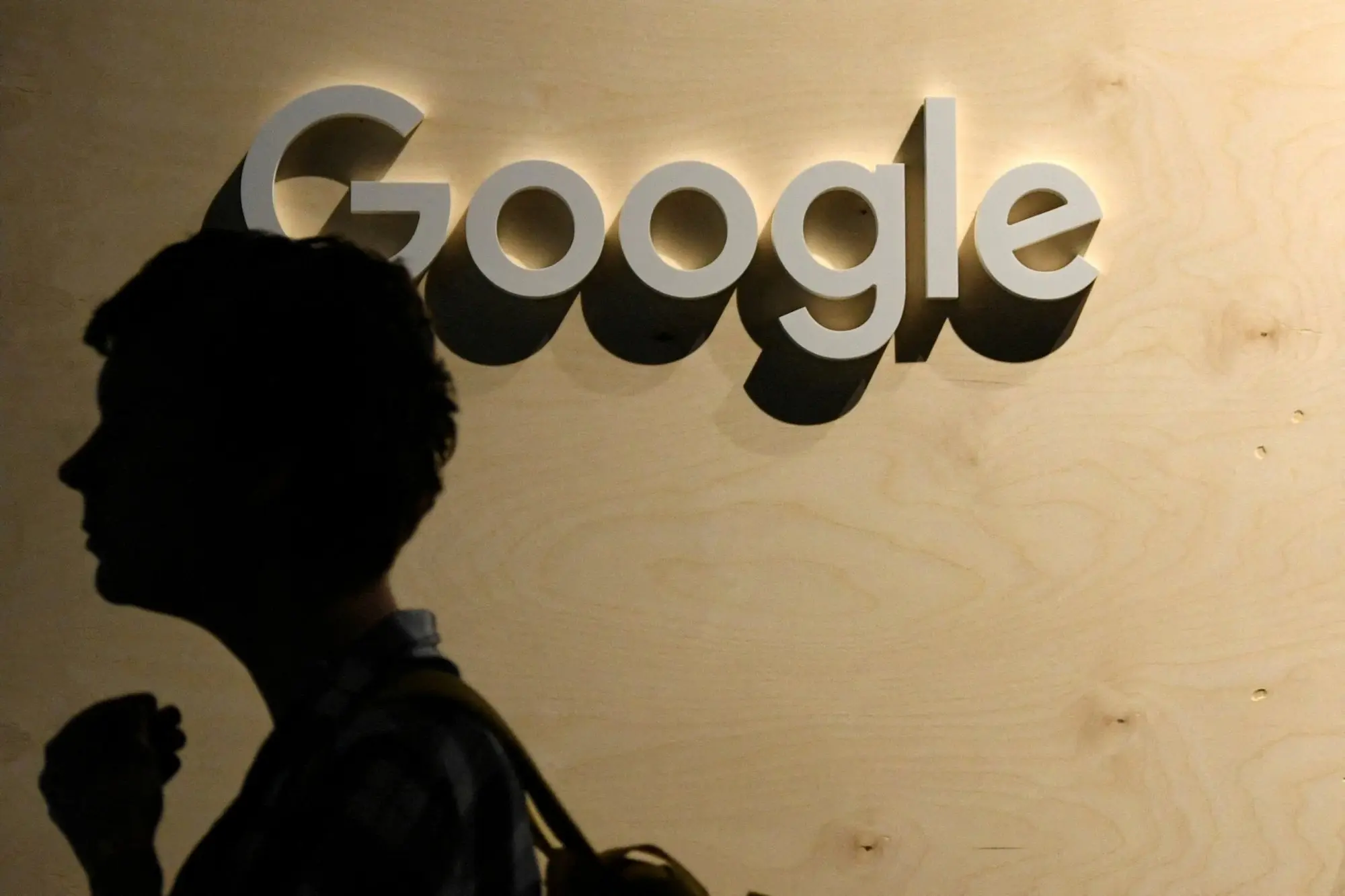 Google: Η αστρονομική ζημιά που φέρνει η δικαστική ήττα – Οι φόβοι για τις συμφωνίες με την Apple