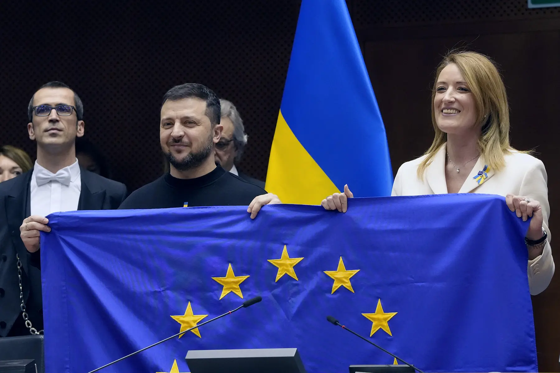 Ευρωκοινοβούλιο: Ψηφίζει μηχανισμό ύψους €50 δισ. για ανοικοδόμηση της Ουκρανίας