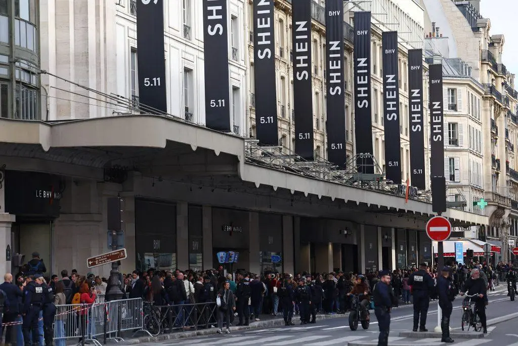 Shein: Αναστέλει τη λειτουργία της πλατφόρμας η Γαλλία