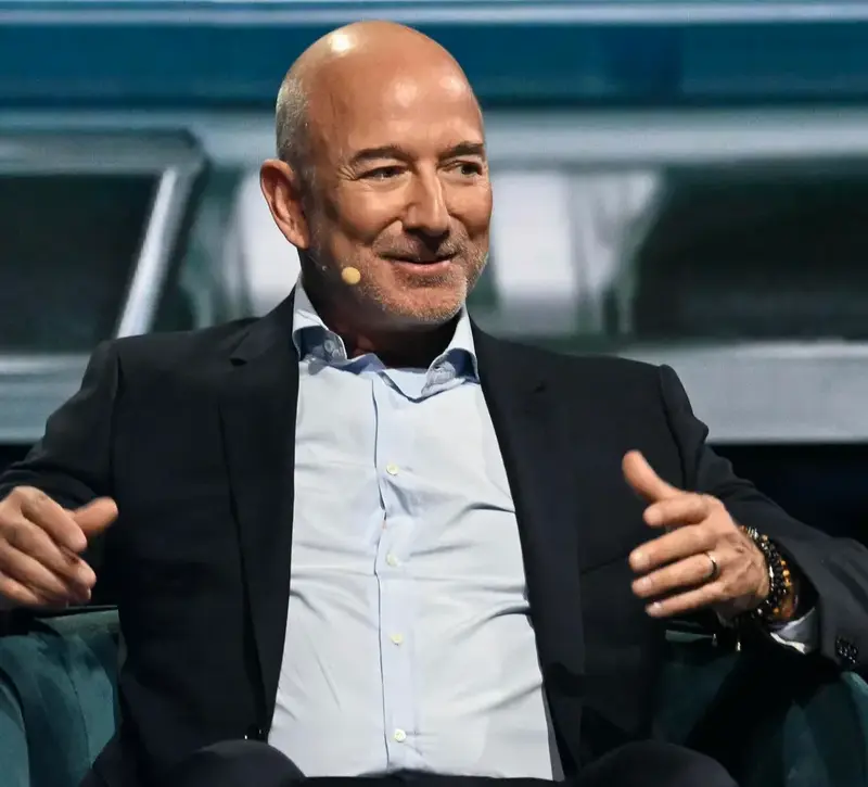 Τζεφ Μπέζος: Δημιουργεί mega fund $100 δισ. για επενδύσεις AI στη μεταποίηση