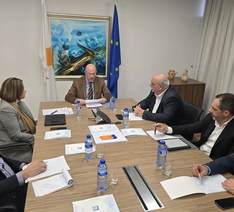 Υπό επεξεργασία σενάρια και μέτρα για απορρόφηση κραδασμών, λέει ο ΥΠΟΙΚ