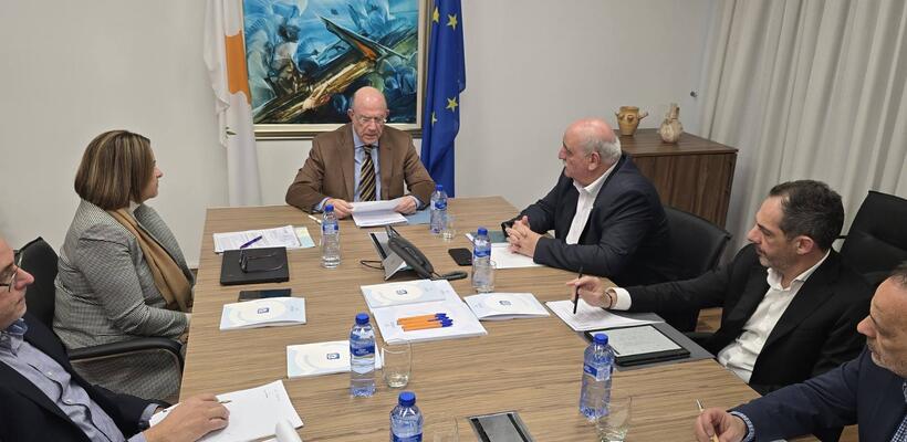 Υπό επεξεργασία σενάρια και μέτρα για απορρόφηση κραδασμών, λέει ο ΥΠΟΙΚ