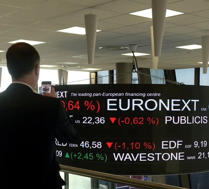 Ανακάμπτουν οι ευρωαγορές – Πέφτει το πετρέλαιο, ανεβαίνουν οι προσδοκίες για αύξηση επιτοκίων