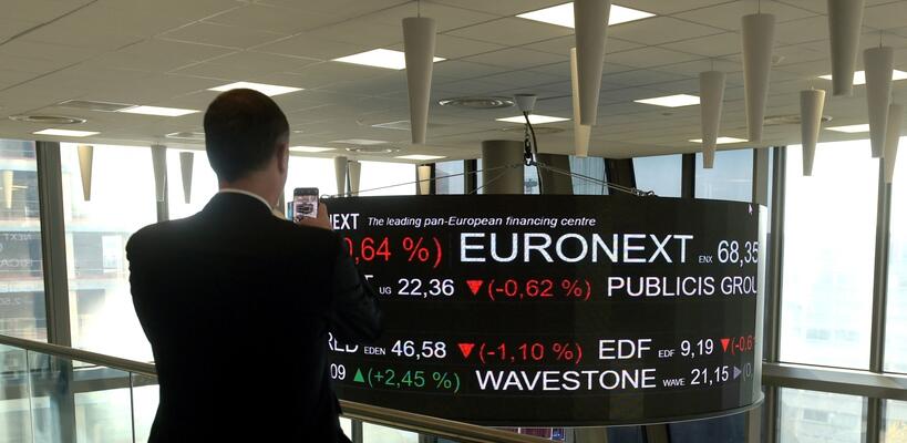 Ανακάμπτουν οι ευρωαγορές – Πέφτει το πετρέλαιο, ανεβαίνουν οι προσδοκίες για αύξηση επιτοκίων