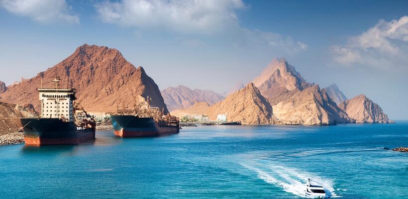 WSJ: Αμερικανική επιχείρηση με μαχητικά αεροσκάφη και ελικόπτερα για να ανοίξουν τα Στενά του Ορμούζ