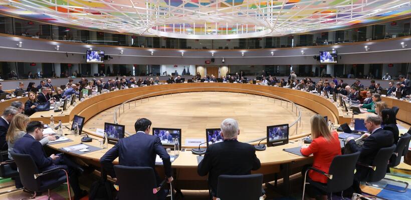 Σύνοδος Κορυφής ΕΕ: Στοχευμένα προσωρινά μέτρα για καύσιμα και ρεύμα ζητούν οι «27» από την Κομισιόν