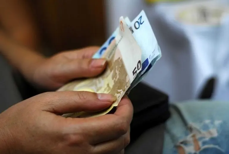 Πότε εξετάζονται συντάξεις, επιδόματα και βοηθήματα που εκκρεμούν