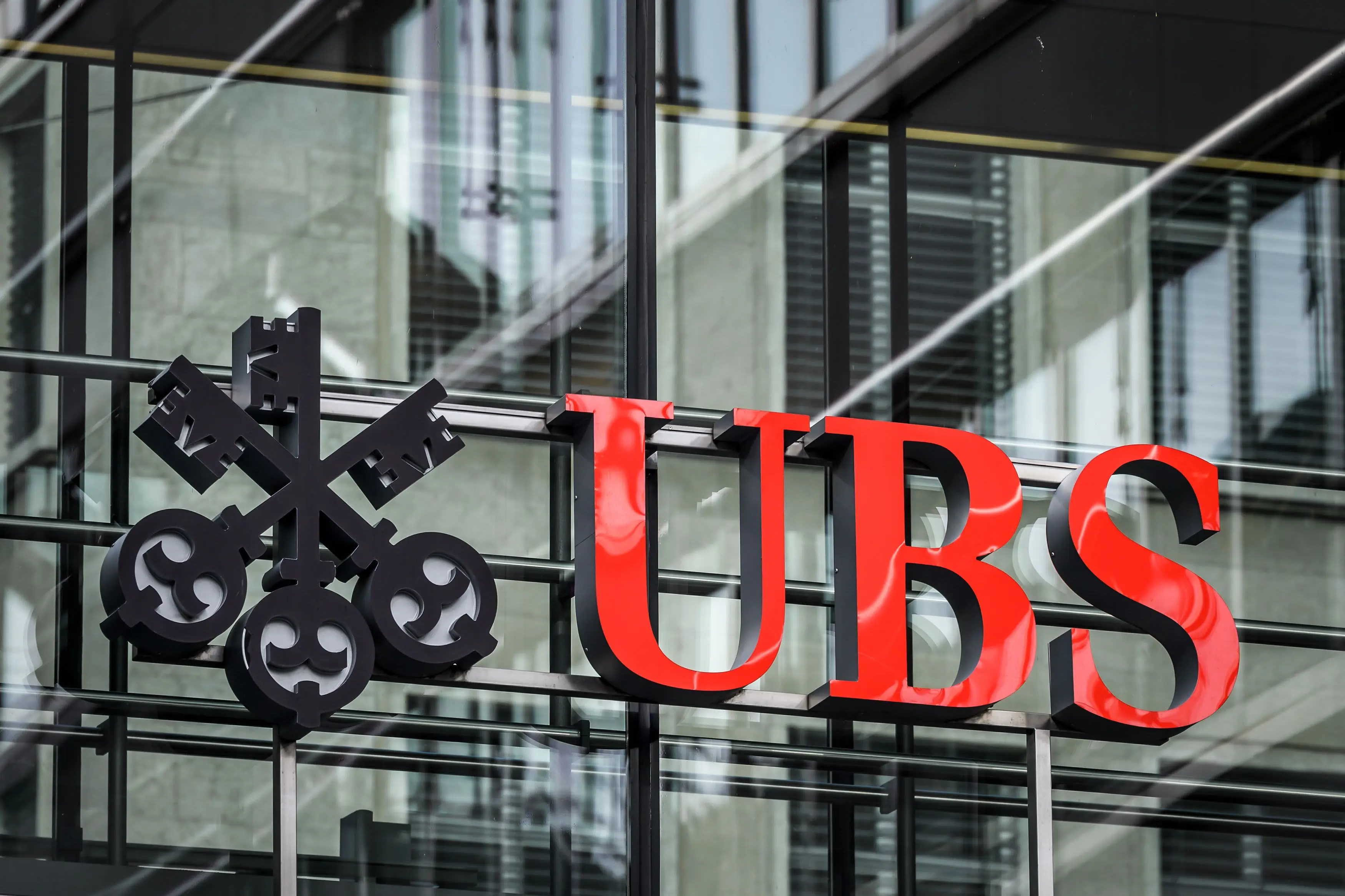 UBS: Στηρίζει απρόθυμα την συμβιβαστική πρόταση των Ελβετών για τις κεφαλαιακές απαιτήσεις