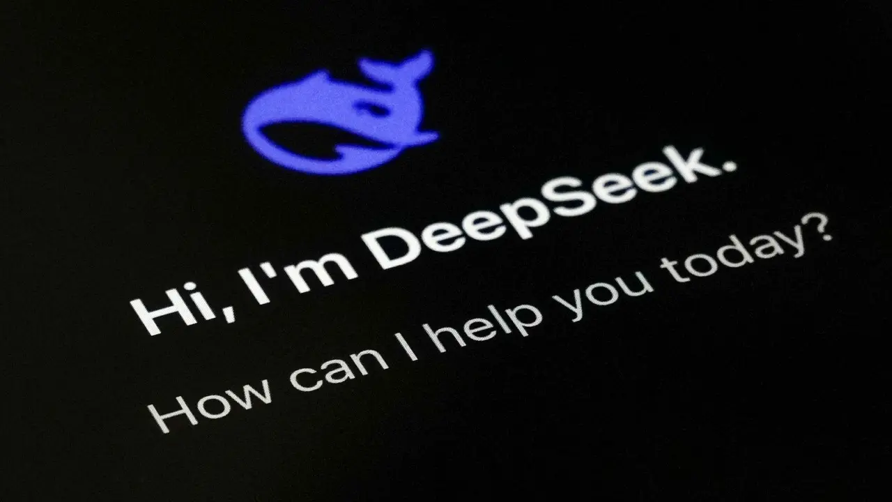 AI: Η DeepSeek ανατρέπει ξανά τα δεδομένα – Πιέσεις σε OpenAI και Anthropic από την κινεζική τεχνολογία