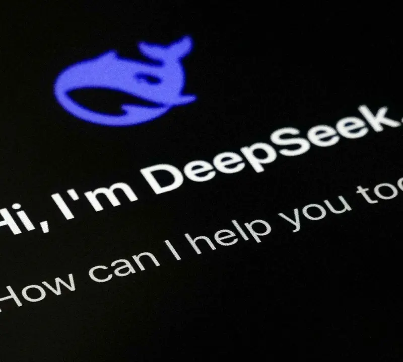 AI: Η DeepSeek ανατρέπει ξανά τα δεδομένα – Πιέσεις σε OpenAI και Anthropic από την κινεζική τεχνολογία