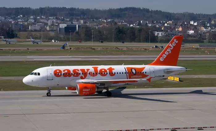 Η EasyJet βλέπει πτώση στις πωλήσεις του καλοκαιριού - Στα £25 εκατ. το κόστος καυσίμων μόνο τον Μάρτιο