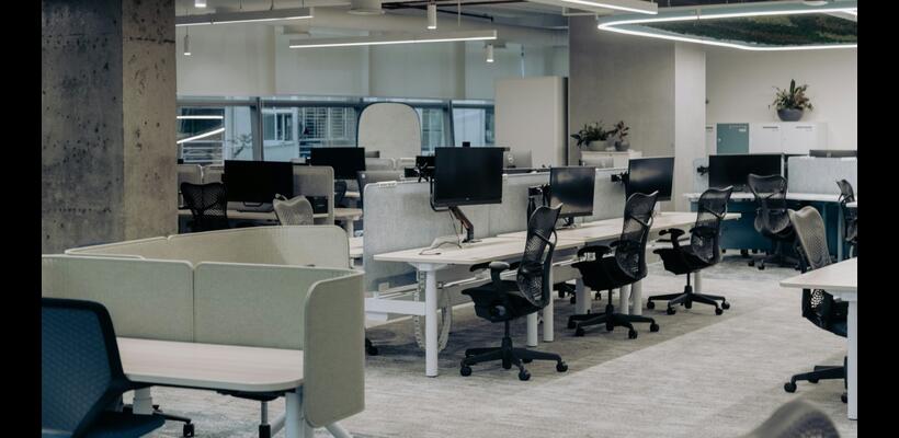 Big Tech: Κύμα απολύσεων με σχεδόν 80.000 θέσεις να χάνονται το 2026 λόγω AI