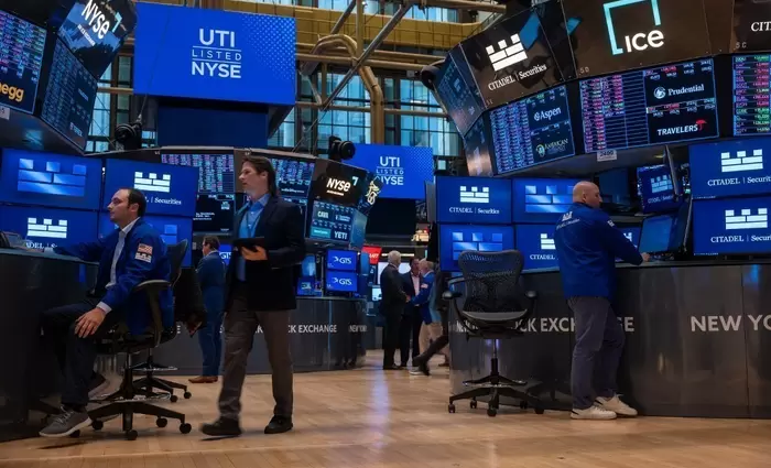 Πιέσεις στη Wall Street καθώς επανέρχονται οι αμφιβολίες για τον πόλεμο ΗΠΑ-Ιράν