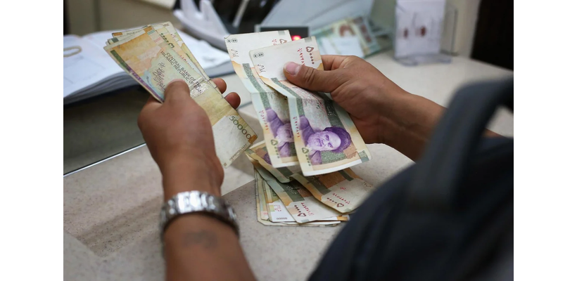 O πληθωρισμός «γονατίζει» τους Ιρανούς μέσα στον πόλεμο – Με το «σταγονόμετρο» τα μετρητά από τα ΑΤΜ