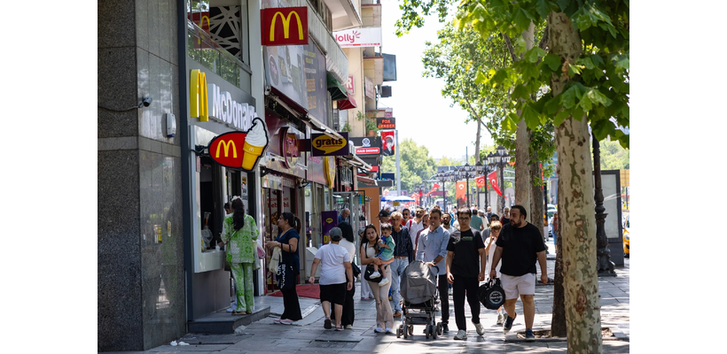 Κατέρρευσε η καταναλωτική εμπιστοσύνη στην Τουρκία μετά την κρίση στα επενδυτικά funds, βουτιά 7,7%