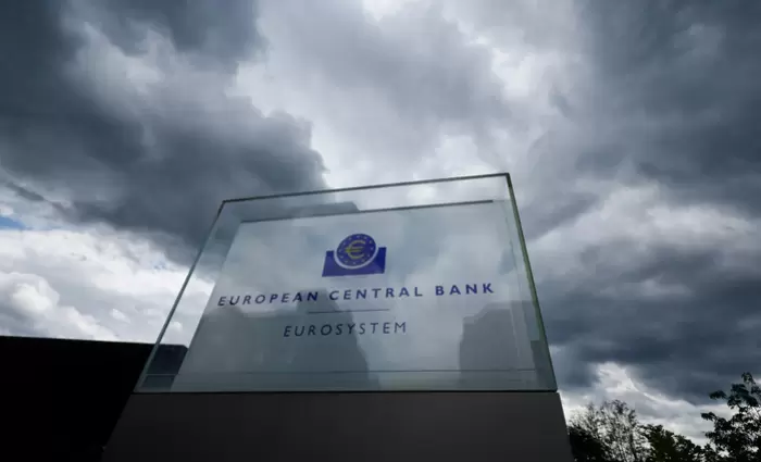 EKT: Αποφάσεις με το βλέμμα στον πόλεμο του Ιράν – Τι θα κάνει με τα επιτόκια