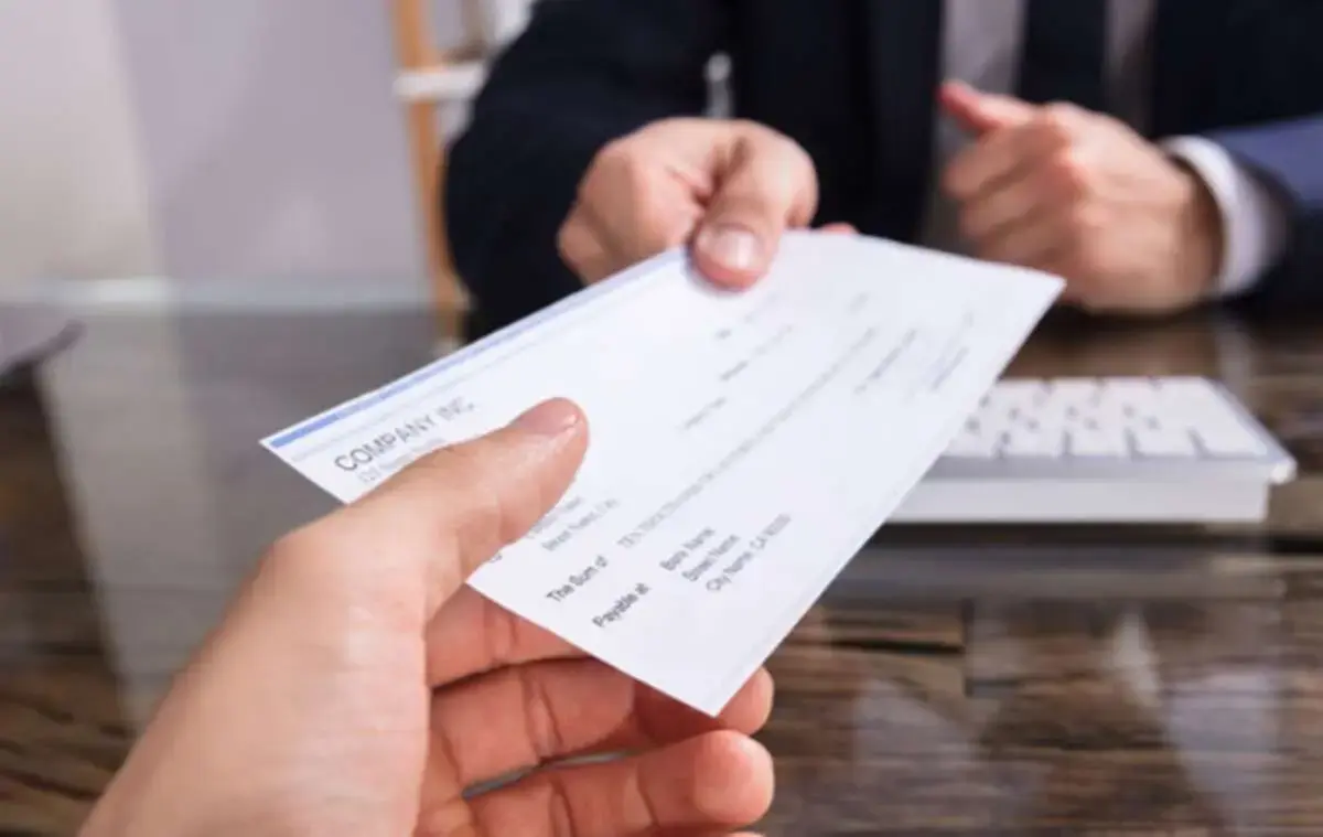 Σημαντική μείωση 47% στις καταχωρήσεις ακάλυπτων επιταγών το 2025