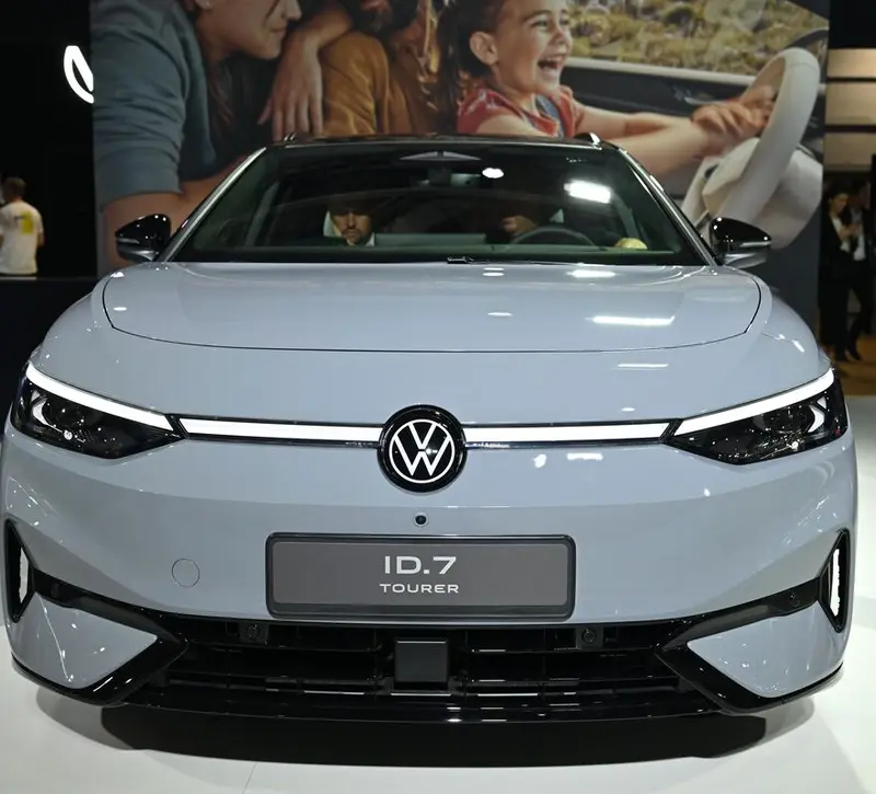 H Volkswagen «παγώνει» τις επενδύσεις στα ηλεκτρικά αυτοκίνητα στην Ινδία – Το deal με την JSW και οι περικοπές 15%