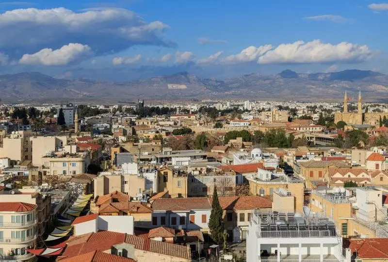 Απαντά στις αιχμές για τις 1.000 σκάλες γης η Υπηρεσία Τ/κ Περιουσιών – «Οι συμβάσεις τερματίστηκαν το 2024»
