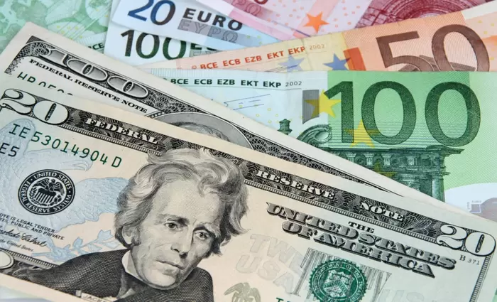 Ευρώ: Νέα πίεση από πετρέλαιο και Fed – Υποχωρεί σε χαμηλό δύο εβδομάδων έναντι του δολαρίου