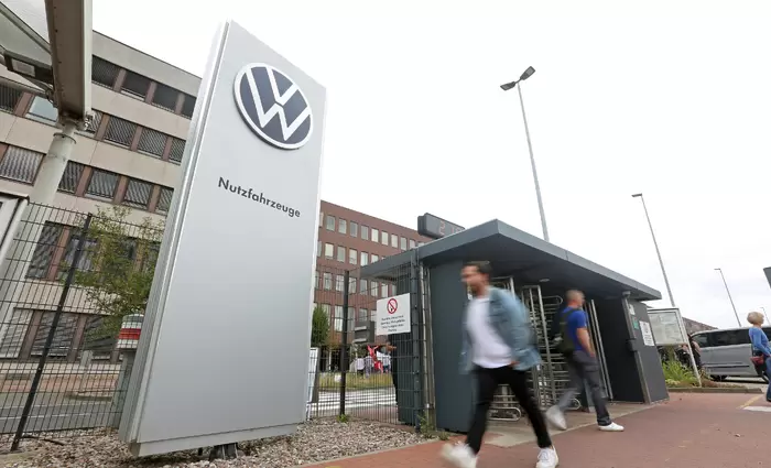 Volkswagen: Φουντώνει η οργή των εργαζομένων – Η δύσκολη αναμέτρηση του Μπλούμε για την αναδιάρθρωση