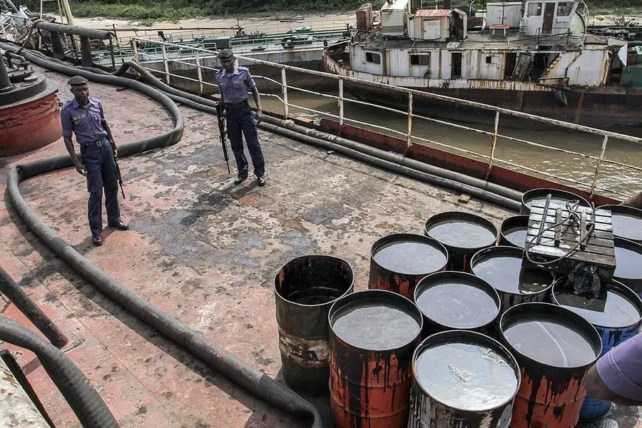 Στενά του Ορμούζ: Η Τεχεράνη συνεχίζει να φορτώνει πετρέλαιο σε δεξαμενόπλοια παρά τον αμερικανικό αποκλεισμό