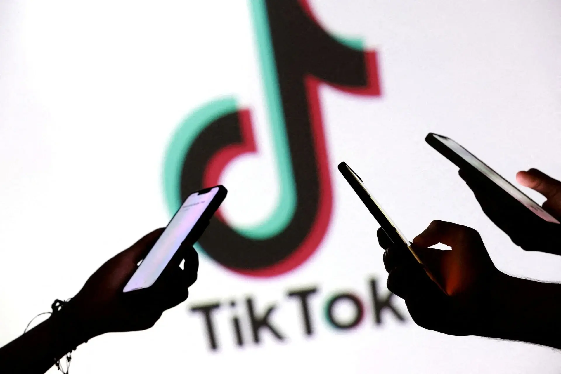 TikTok: Στο στόχαστρο της ΕΕ για την προστασία των παιδιών – Αντιμέτωπο με πρόστιμο-μαμούθ