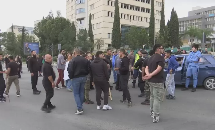 Κανονικά η κυκλοφορία στη Ριζοελιά αλλά οι κτηνοτρόφοι συνεχίζουν τις κινητοποιήσεις