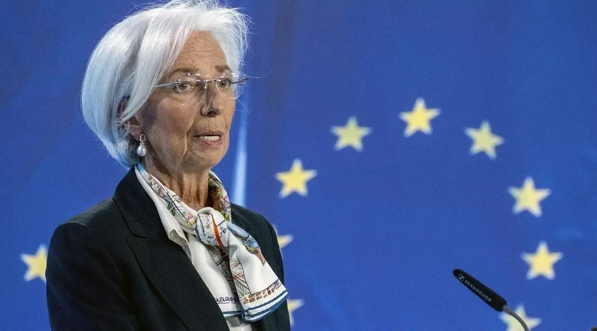Αναλυτές: Σε λιγότερες μειώσεις των επιτοκίων από το αναμενόμενο θα προχωρήσει η ΕΚΤ (πίνακες)