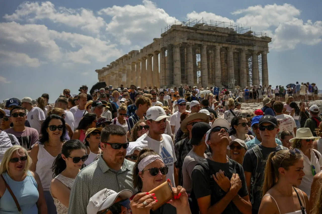 Οι ειδικοί προσφέρουν λύσεις και εναλλακτικές για τον υπερτουρισμό