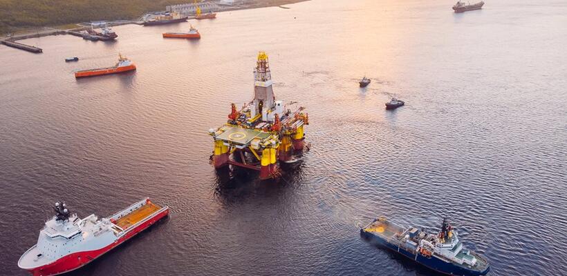 Ρωσία και Ιράν ρίχνουν τις τιμές για να καταφέρουν να πουλήσουν το πετρέλαιό τους στην Κίνα