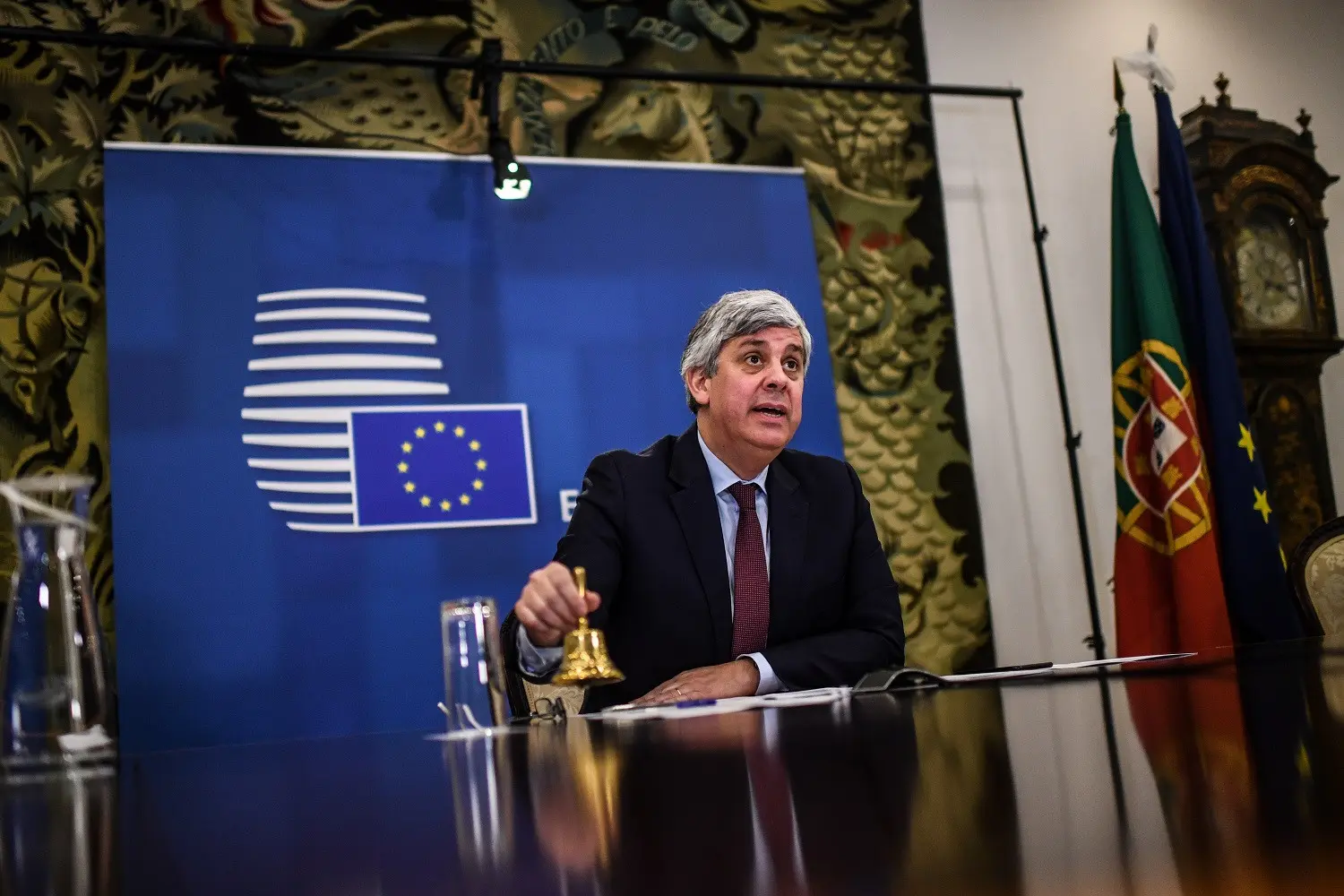 Επαινεί και εκταμιεύει €748εκ. στην Ελλάδα το Eurogroup