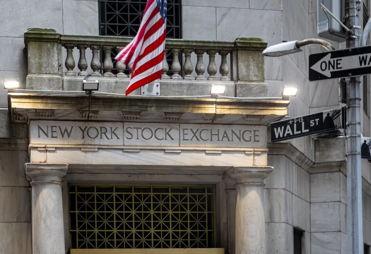 Wall Street: Η AI στηρίζει τις μετοχές παρά την άνοδο σε αποδόσεις ομολόγων και πετρέλαιο