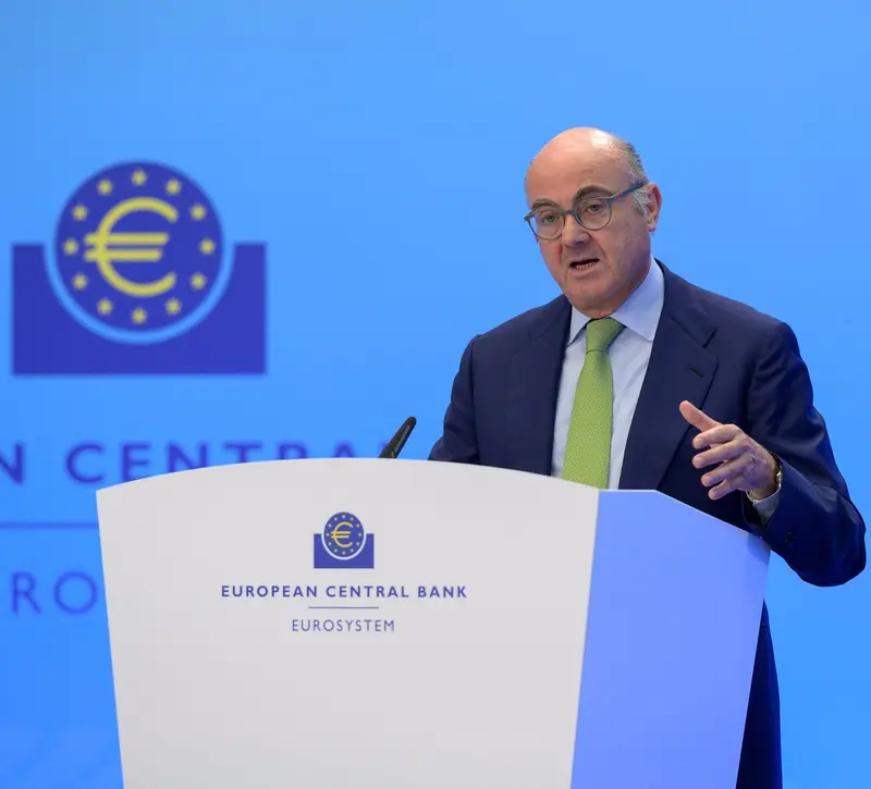 Ντε Γκίντος: «Ακλόνητη» η δέσμευση της ΕΚΤ για σταθερότητα των τιμών