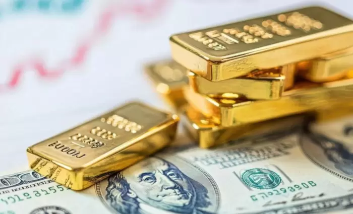 Χρυσός: Κρατά τα κέρδη 7% της εβδομάδας – Στα 4.650 δολάρια με το βλέμμα στη Fed