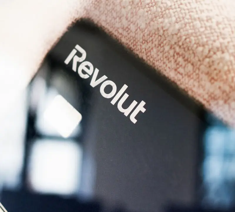 Revolut: Μπαίνει στην παγκόσμια κούρσα των stablecoins με ψηφιακό νόμισμα συνδεδεμένο με το ευρώ