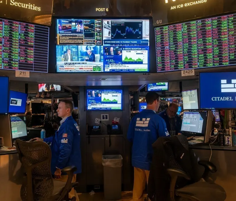 Wall Street: Θετικό ξεκίνημα της εβδομάδας με ώθηση από την τεχνολογία και πτώση των τιμών του πετρελαίου