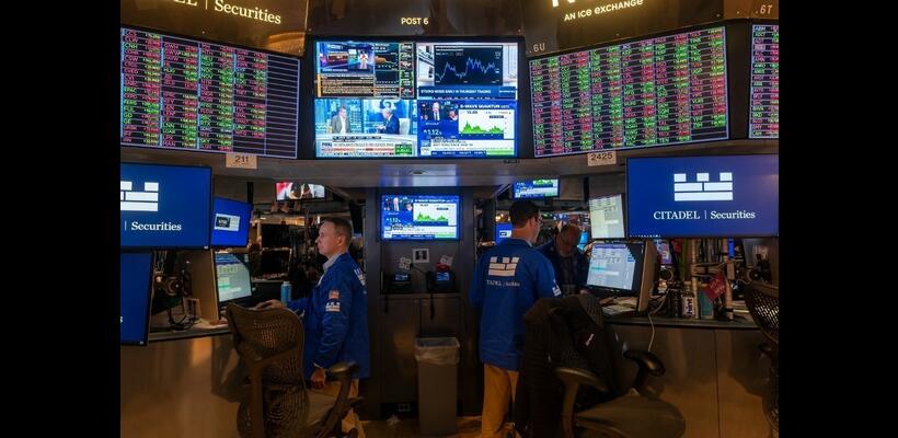 Wall Street: Θετικό ξεκίνημα της εβδομάδας με ώθηση από την τεχνολογία και πτώση των τιμών του πετρελαίου