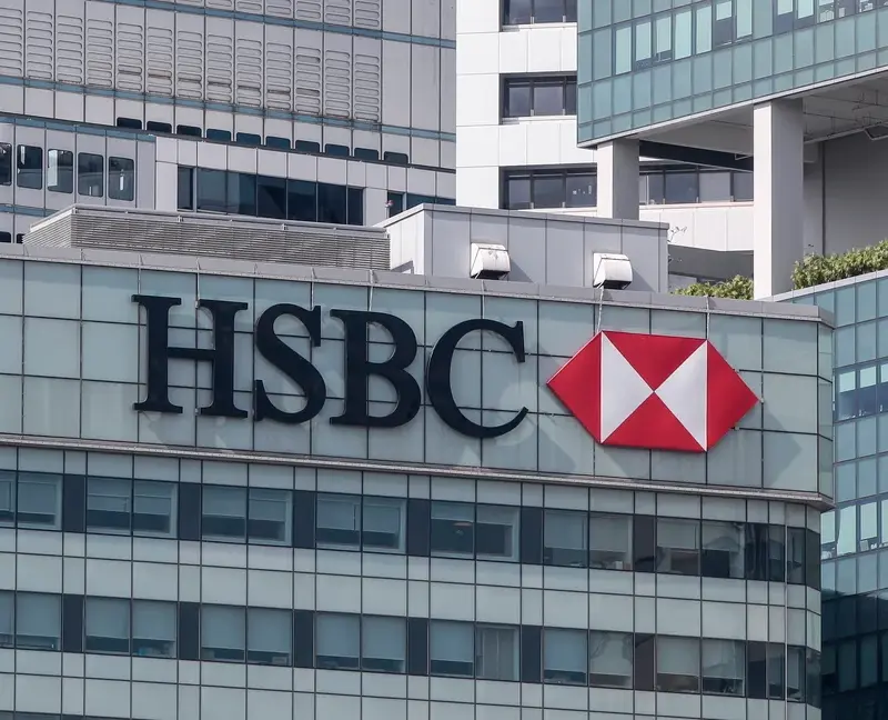 Η HSBC υποβαθμίζει τις παγκόσμιες μετοχές σε «ουδέτερες» – «Βλέπει» κινδύνους από Μέση Ανατολή και Τεχνητή Νοημοσύνη