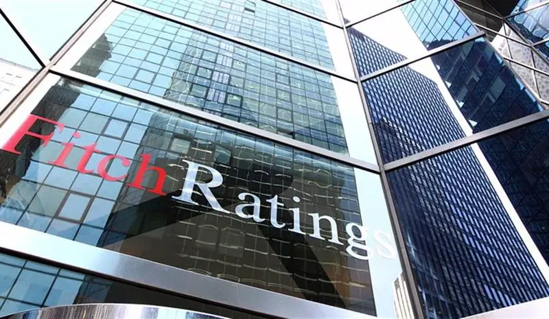 Σήμα κινδύνου από Fitch για έναν παρατεταμένο πόλεμο