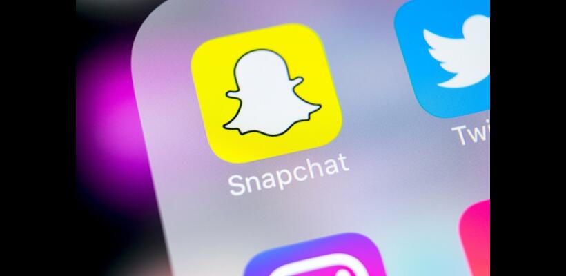 Στο στόχαστρο της Κομισιόν Snapchat, Pornhub και άλλες πλατφόρμες – Στο επίκεντρο η έκθεση ανηλίκων