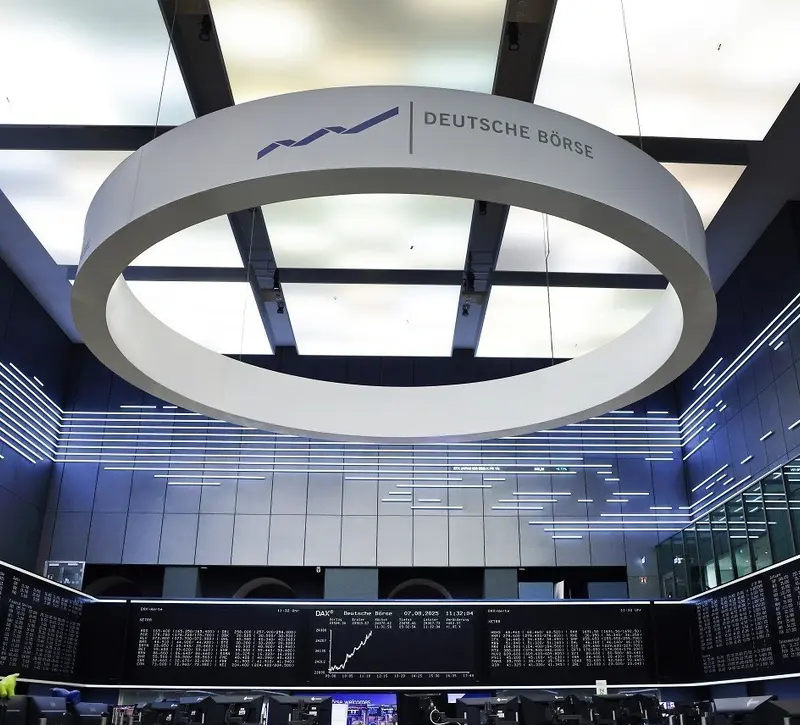 Στάση αναμονής στις ευρωαγορές με επίκεντρο τα εταιρικά αποτελέσματα και τις εμπορικές ανησυχίες