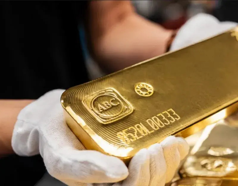 Χρυσός: Κοντά στα 4.000 δολάρια με το βλέμμα στη Fed – Οι φόβοι για τον πληθωρισμό και τα επιτόκια