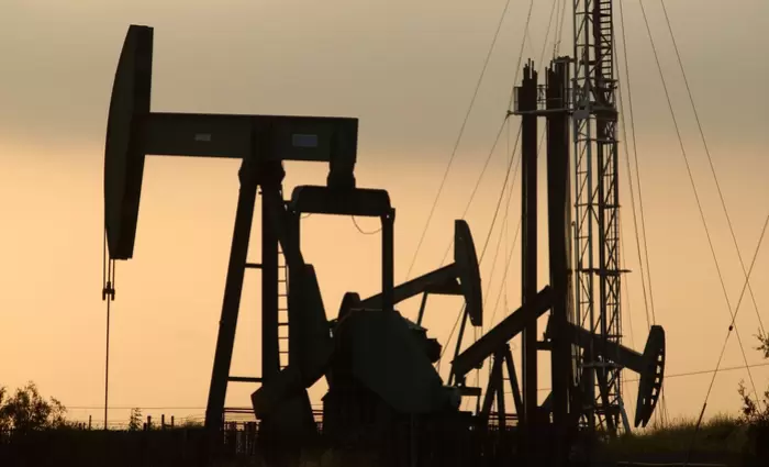 Πετρέλαιο: Συνεχίζει πτωτικά το Brent, κοντά στα 87 δολάρια με εβδομαδιαίες απώλειες άνω του 7%