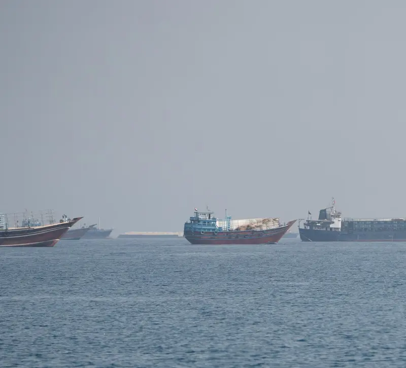 Reuters: Σχεδόν το 50% του παγκόσμιου πετρελαίου περνά από εμπόλεμες ζώνες