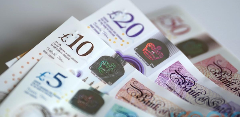 Στερλίνα: Στο χαμηλότερο επίπεδο διμήνου έναντι του δολαρίου εν μέσω πολιτικής αβεβαιότητας