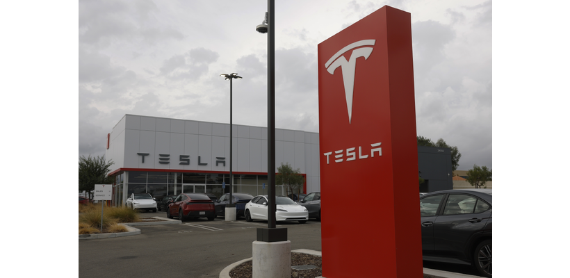 Tesla: Απογειώνονται οι φιλοδοξίες στην ΑΙ, οι αντίπαλοι τρέχουν να τη φτάσουν