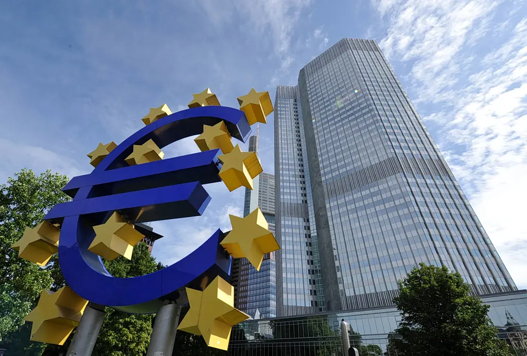 Η ΕΚΤ κάνει πίσω στη γραφειοκρατία για τις τράπεζες