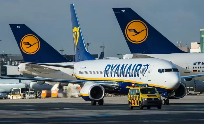 Ryanair: Νωρίτερα θα πρέπει να παραδίδουν αποσκευές οι επιβάτες της από τις 10 Nοεμβρίου